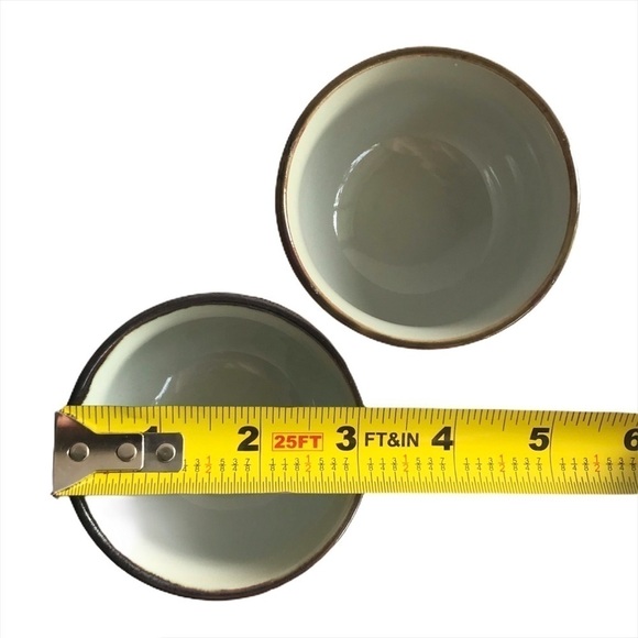 Pair of floral painted stoneware tea or saké cups - Picture 5 of 7